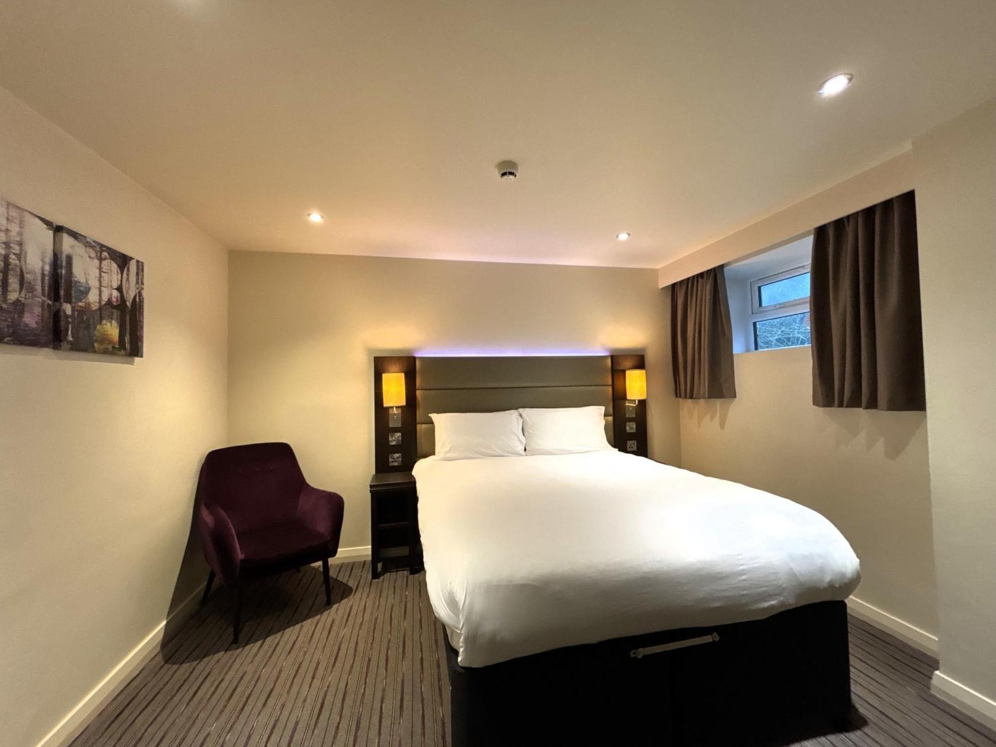 Premier Roomz Two Mills Ledsham Kültér fotó