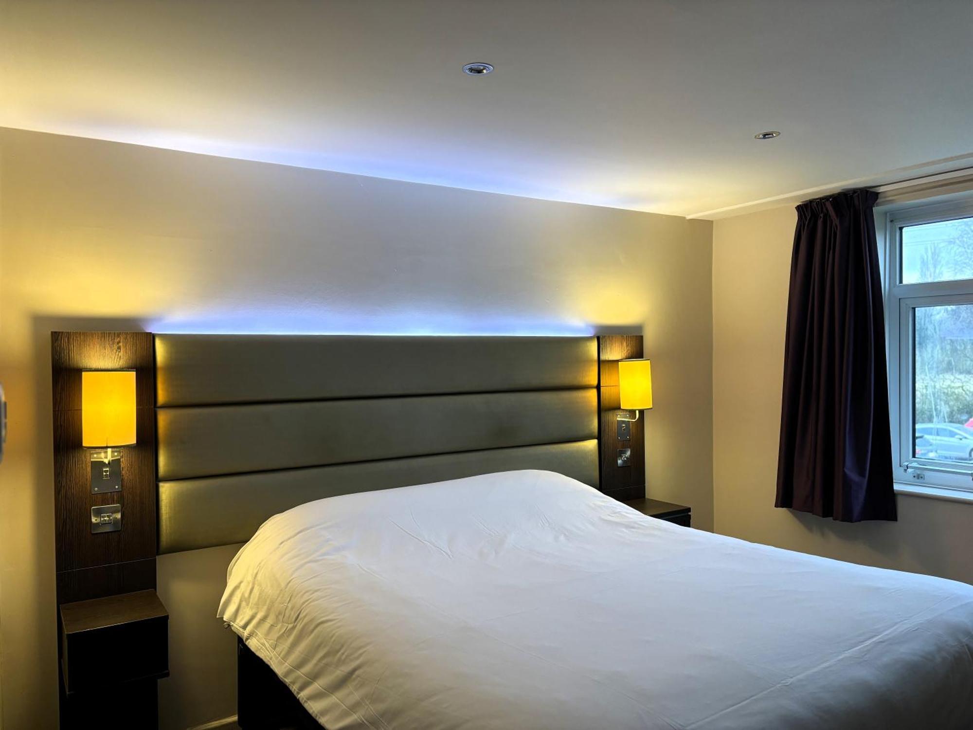 Premier Roomz Two Mills Ledsham Kültér fotó